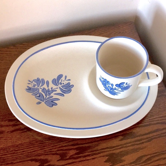 Pfaltzgraff Other - PFALTZGRAFF YORKTOWNE SNACK TRAY and MUG SET USA
